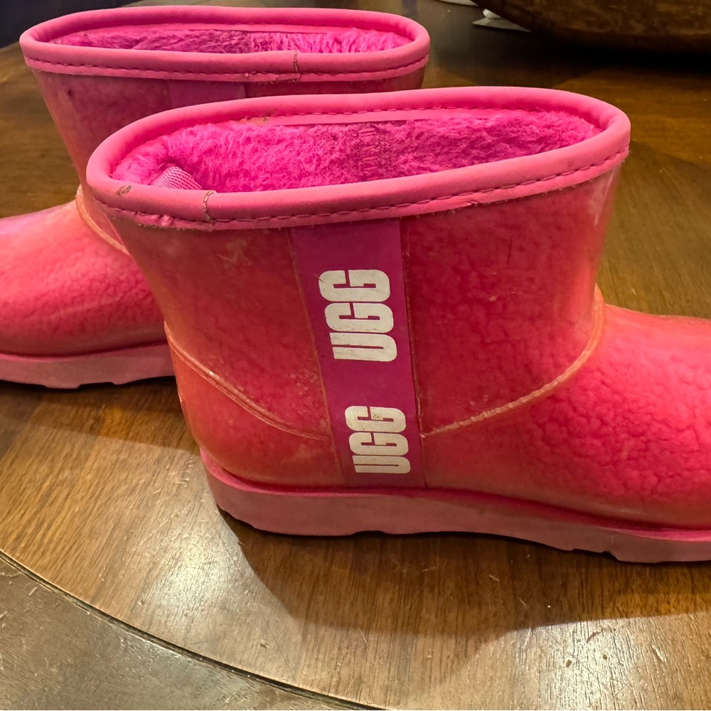Girls’ UGG Hot Pink Classic Clear Ankle Boots Plastic Size 4 - Picture 2 of 7